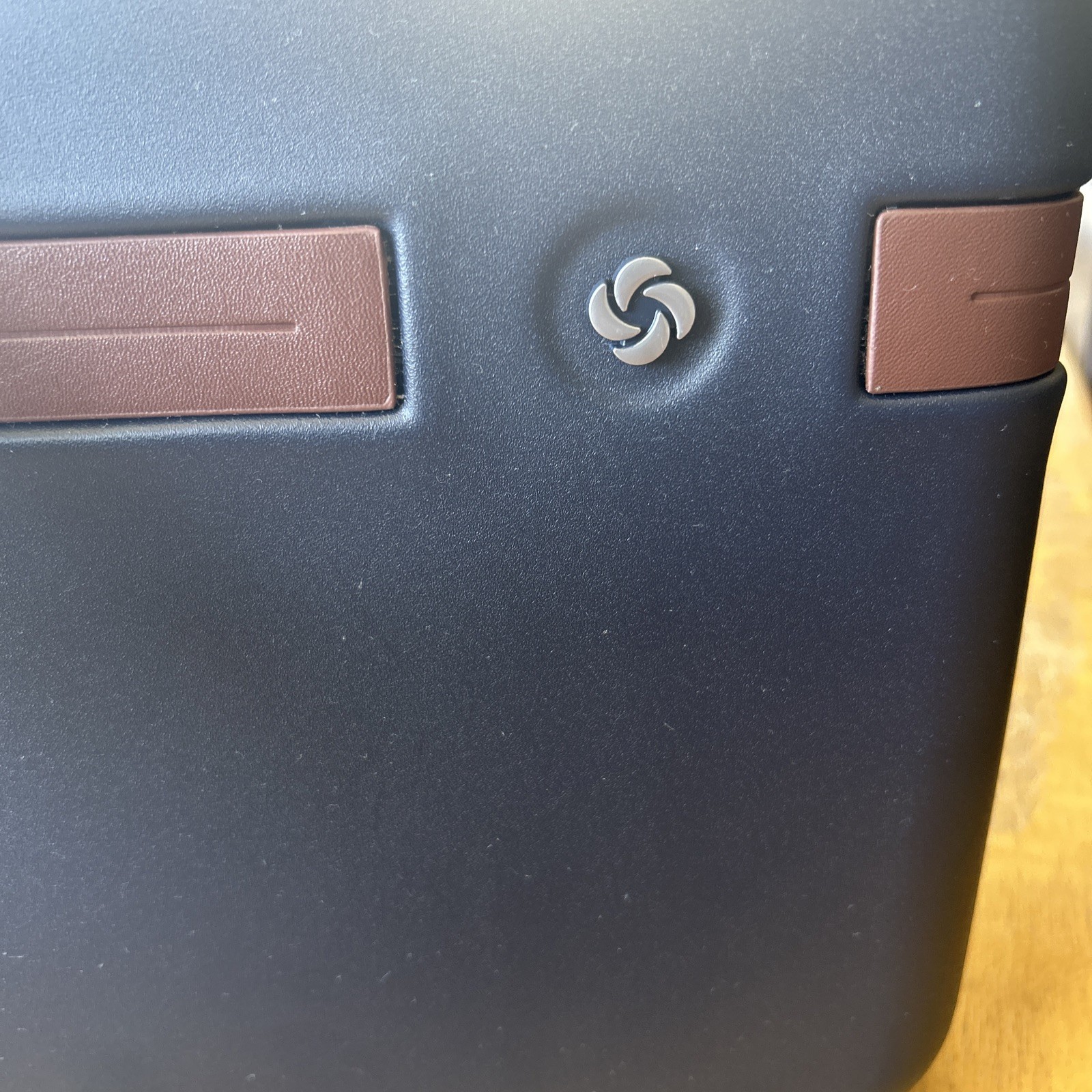 Samsonite Virtuosa Hardside Train Case Crossbody Travel Strap Makeup Sling Bag