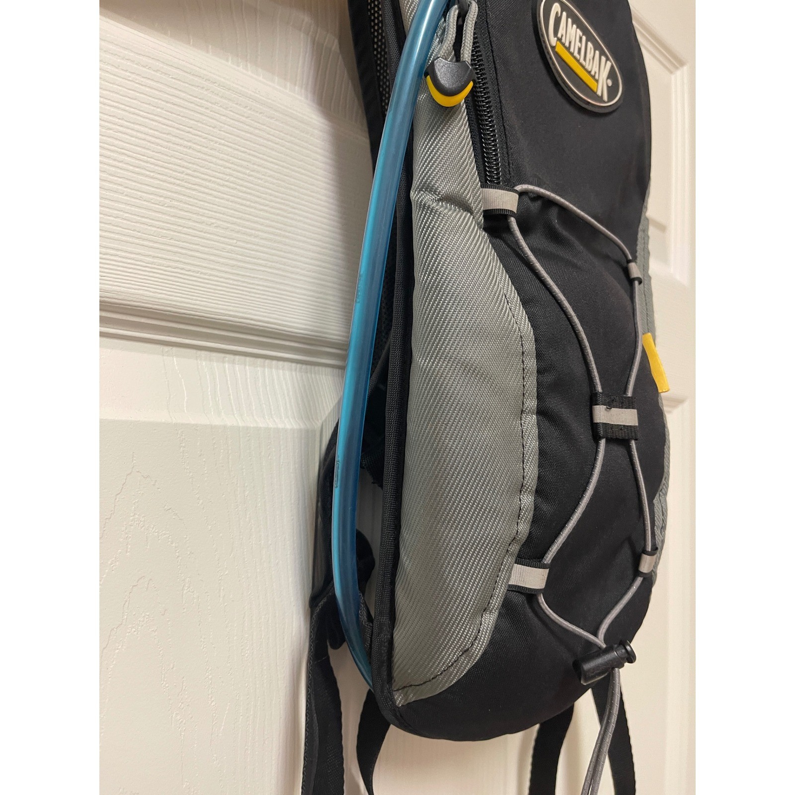 CamelBak Hydration Pack Backpack w Bladder Hiking Cycling Running Black Gray