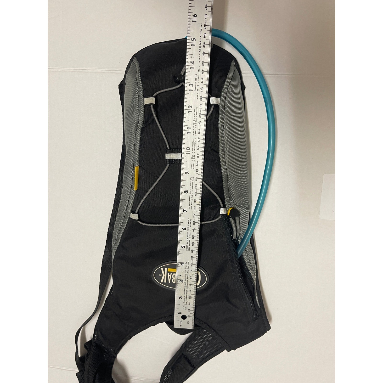 CamelBak Hydration Pack Backpack w Bladder Hiking Cycling Running Black Gray