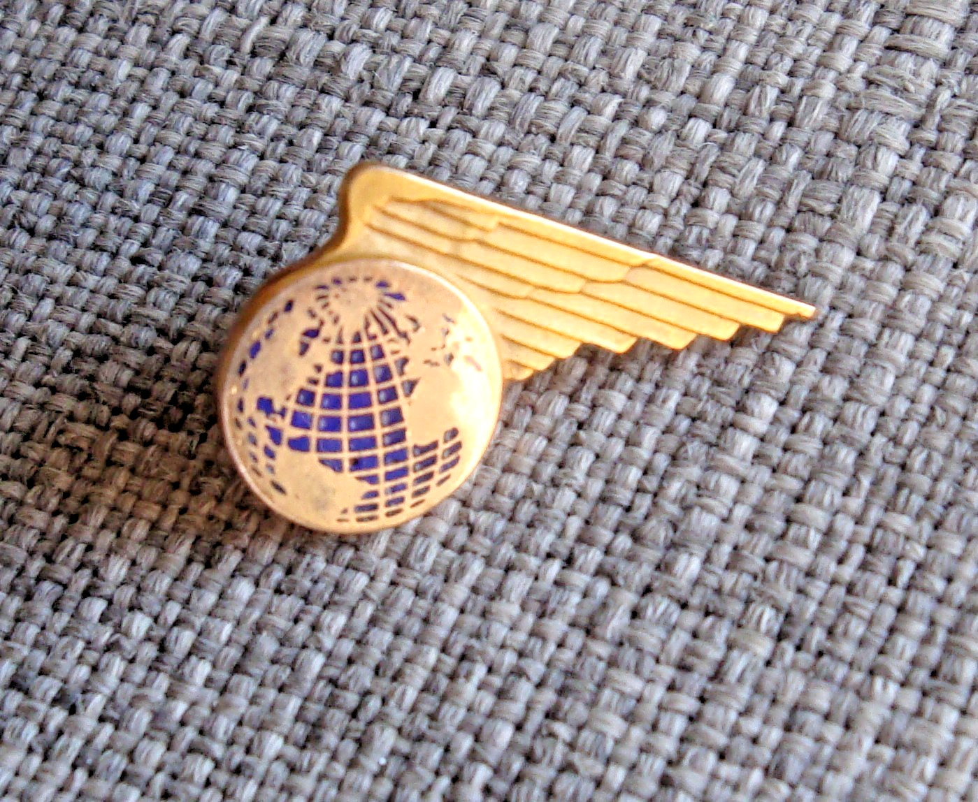 PAN AM WORLD AIRWAYS WING 10K LGB BALFOUR GOLD RARE SERVICE PIN