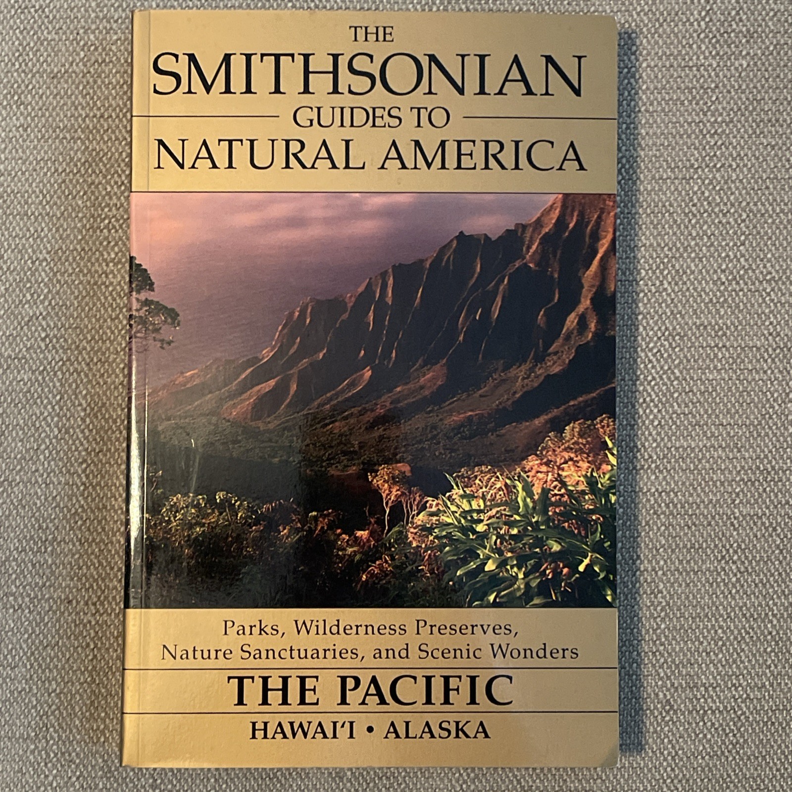 The Smithsonian Guides to Natural America -Hawaii & Alaska (1995 Paperback)