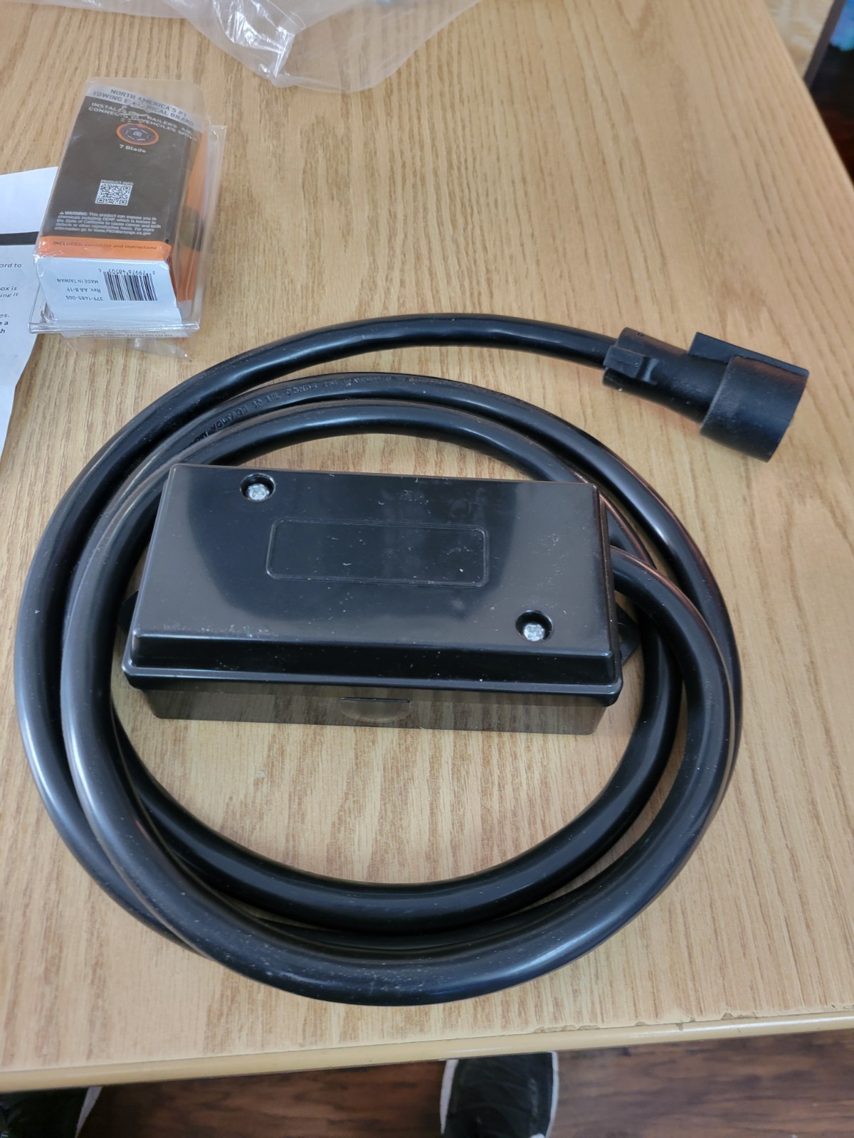 RVMATE 7 Way 8′ Feet Trailer Cord Kit Wiring Plug Holder and Trailer Connector