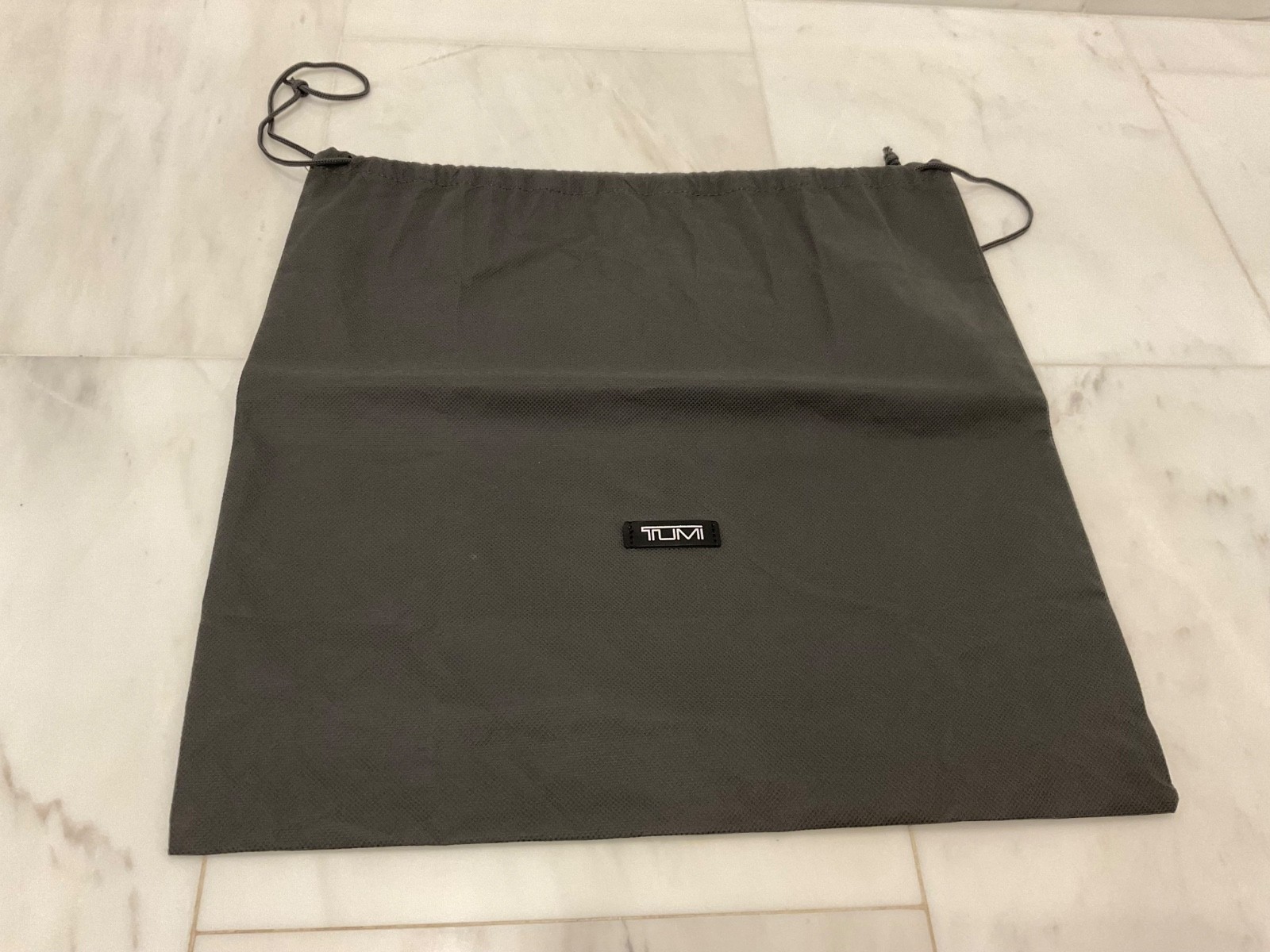 NEW Tumi 17.75” x 17.5” Dust Bag Cover with Drawstring Closure – GRAY Q64