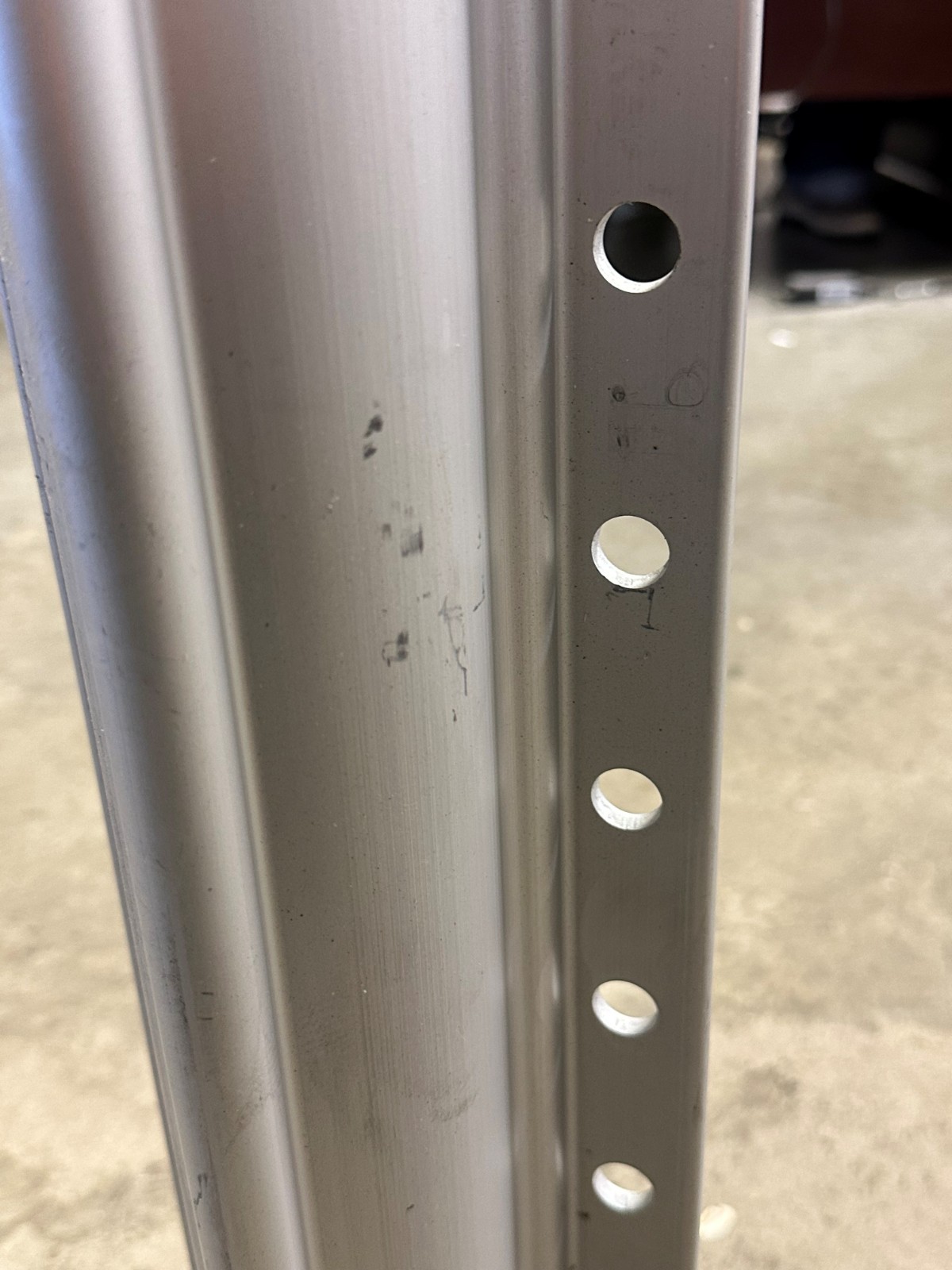 Left Lippert Level Up Hydraulic. 2.50″ BORE. 20.00IN STROKE. 14K. 8005413 (WH)