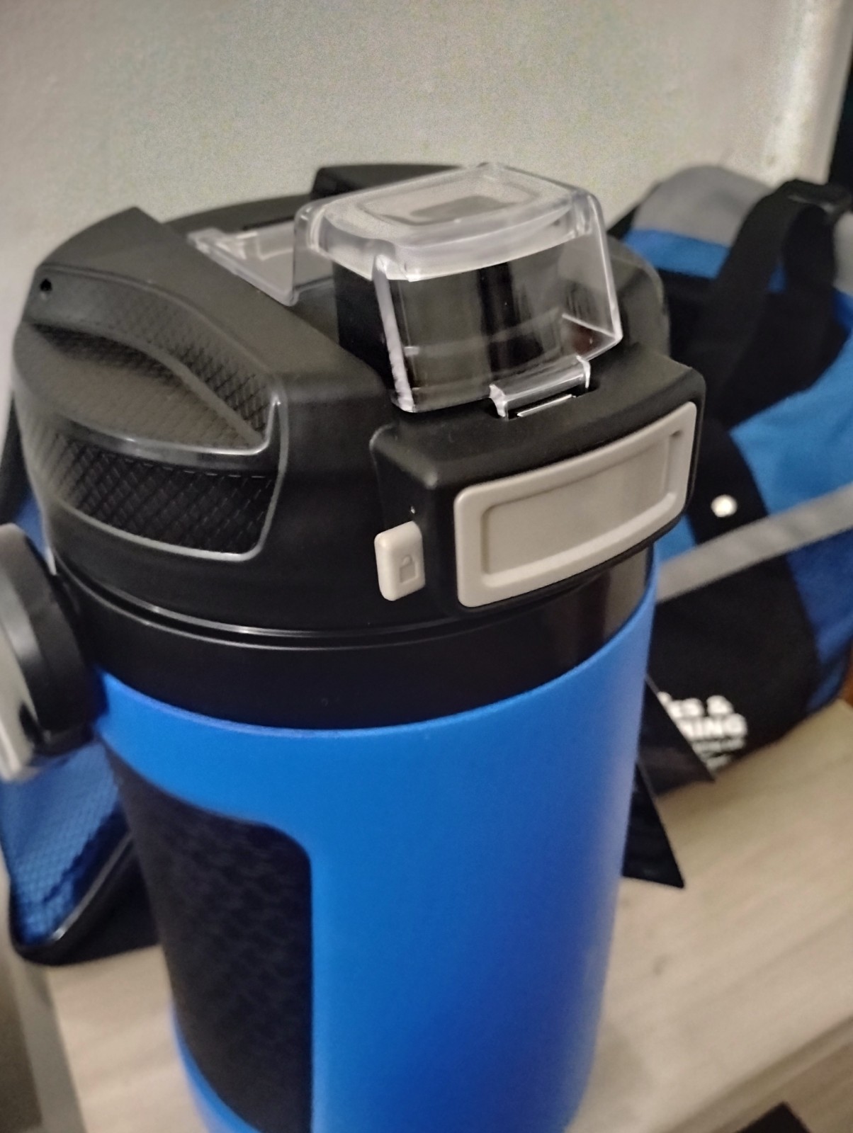 2 PCS Shoulder Bag with IGloo 64 oz Water Cooler and Cushion Handle