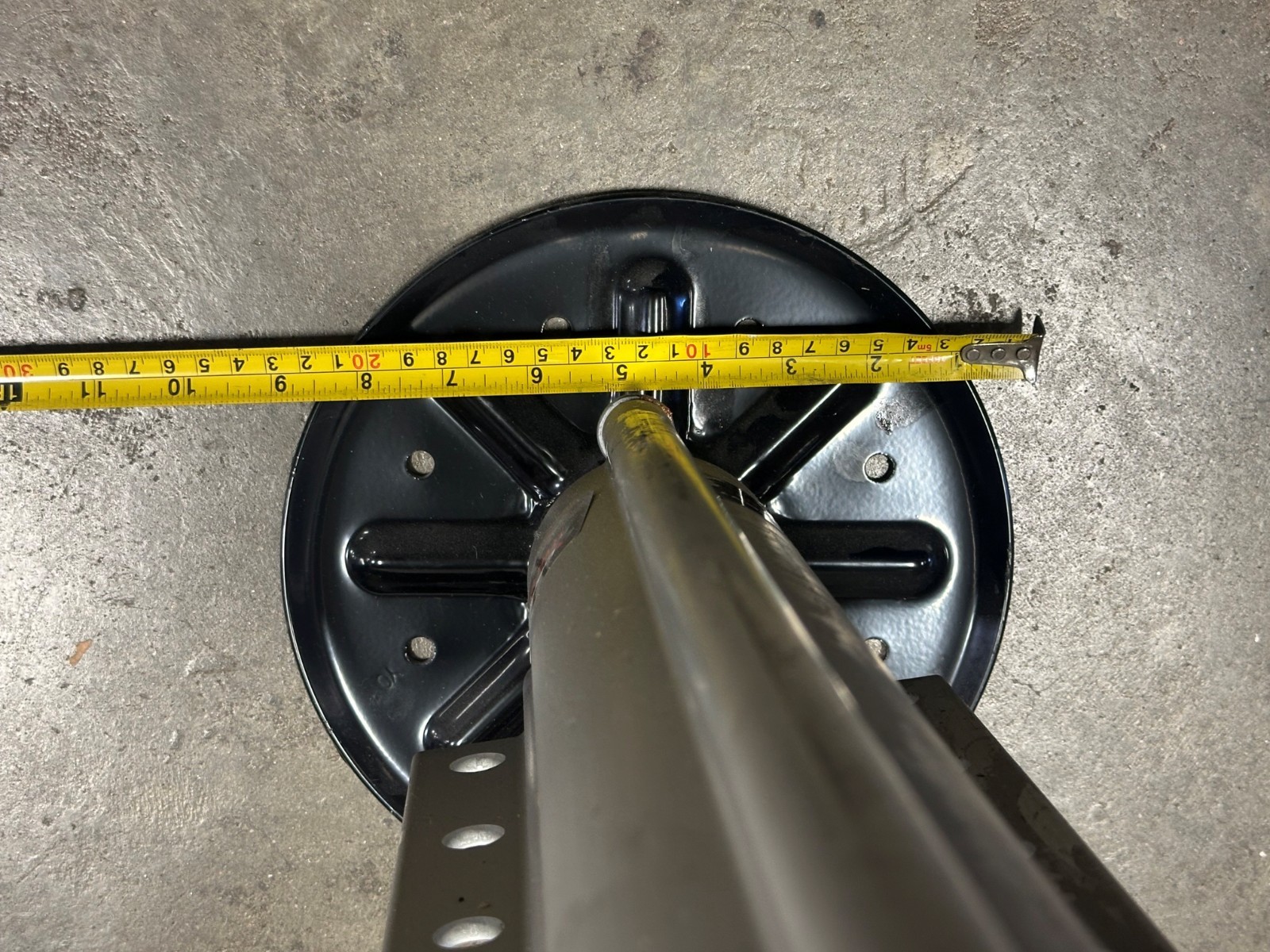 Left Lippert Level Up Hydraulic. 2.50″ BORE. 20.00IN STROKE. 14K. 8005413 (WH)