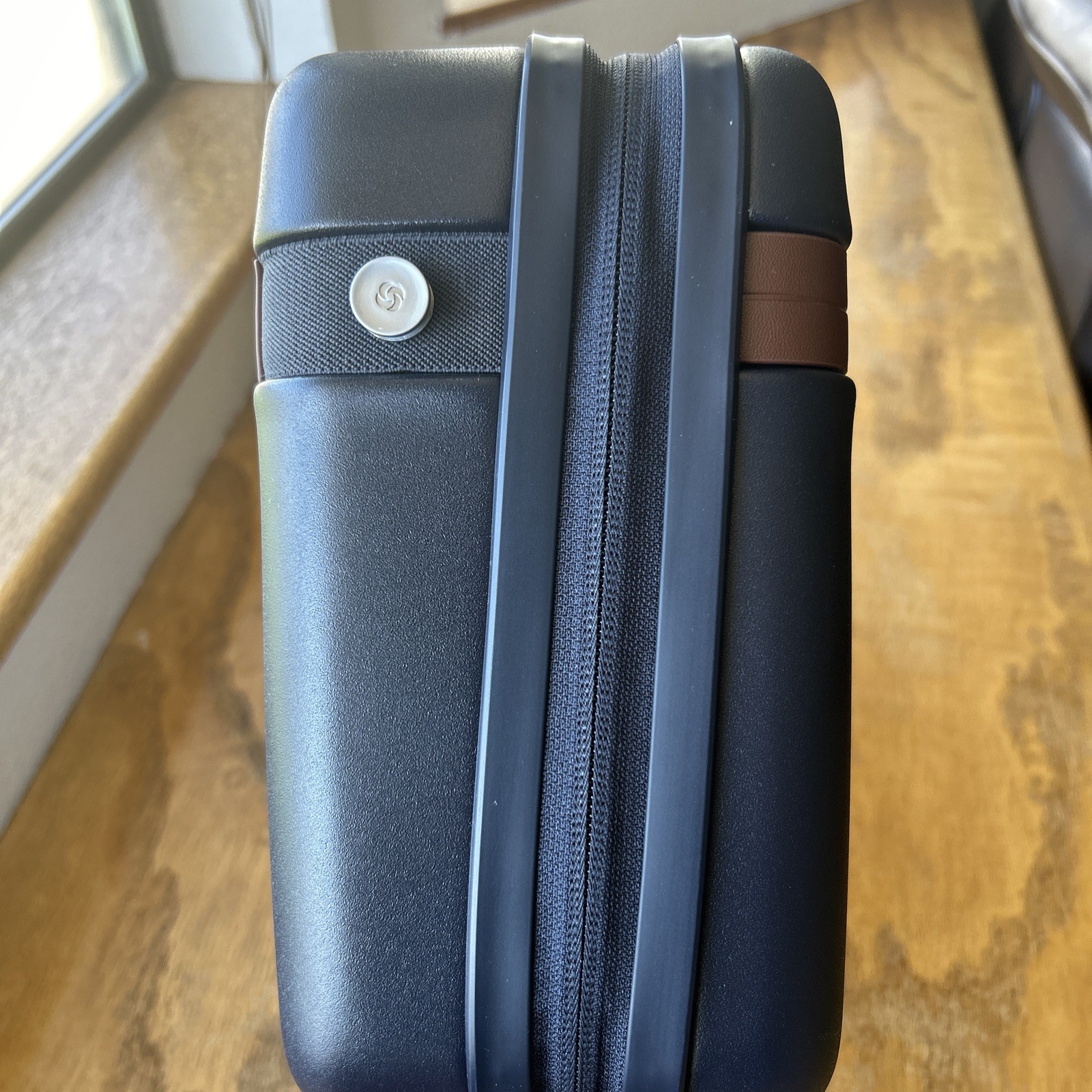 Samsonite Virtuosa Hardside Train Case Crossbody Travel Strap Makeup Sling Bag