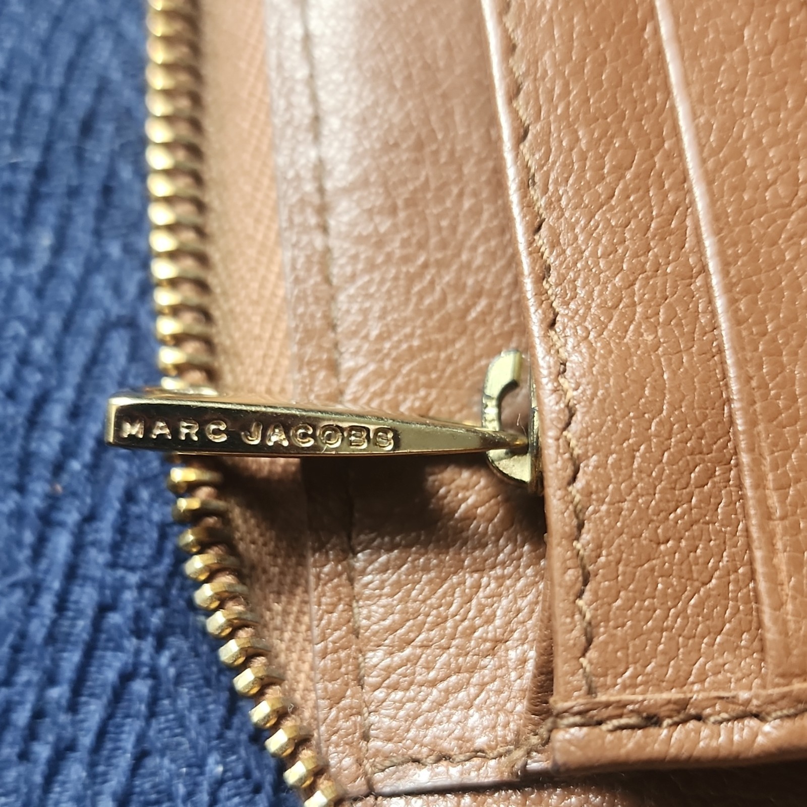 Marc Jacobs Brown Leather Wallet Zip Closure Credit Card Slots ITALY