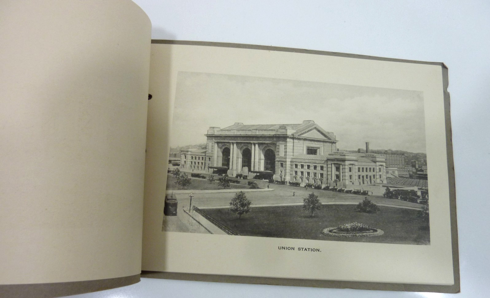Glimpses in and around Kansas City Missouri Published by Fred Harvey