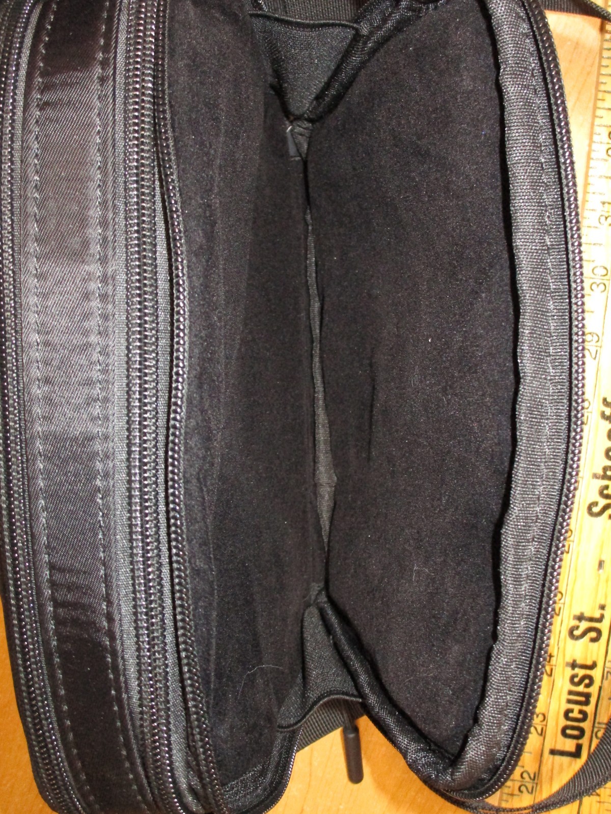 Hello Clio EReader Belt Bag Original Black Water Resistant Adjustable iPad mini