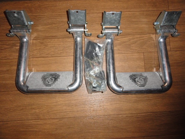 PAIR OF CARR HOOP II ALUMINUM TRUCK STEPS 1271 W/HARDWARE 7″ STEP, 10″ OVERALL