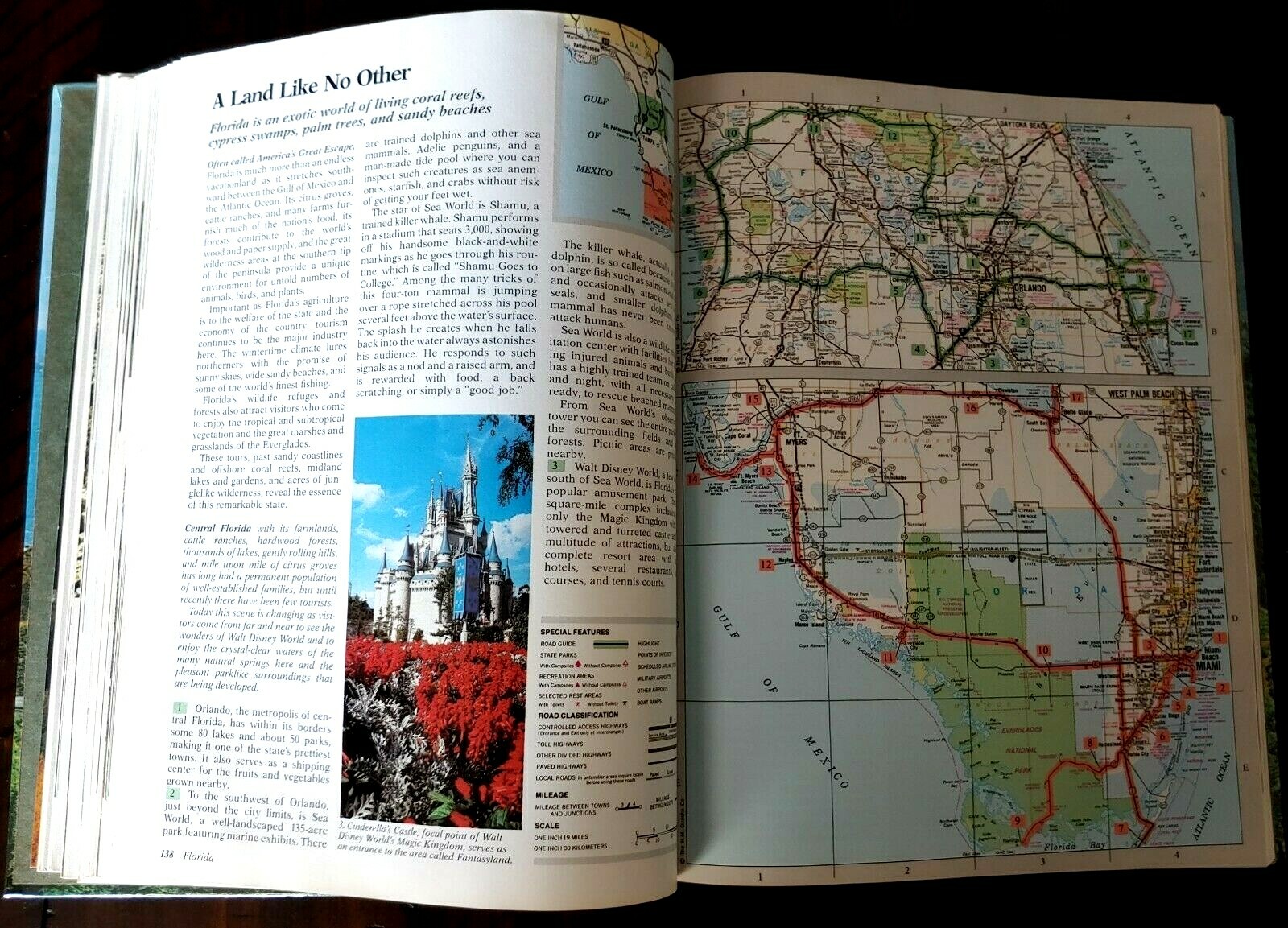 READERS DIGEST TRAVELERS GUIDE ‘AMERICA FROM THE ROAD’ HARD COPY BOOK – MINT!!